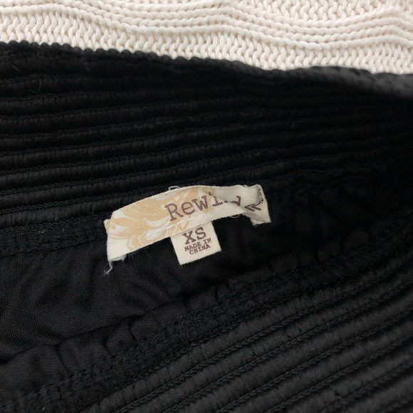 Lace Ruffle Shorts - Picture 3 of 3